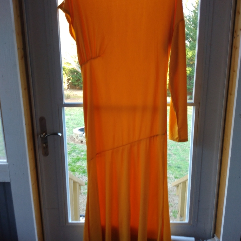 Dresses - Picture 4 of 6